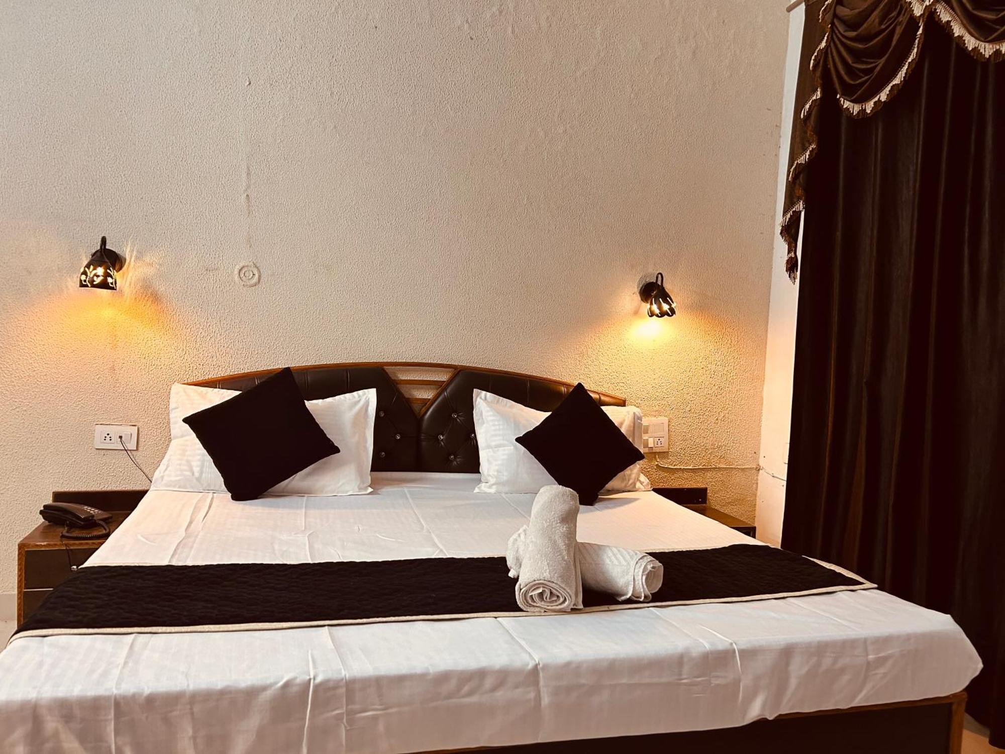 The For You Hotel & Restaurant Rishikesh Ngoại thất bức ảnh