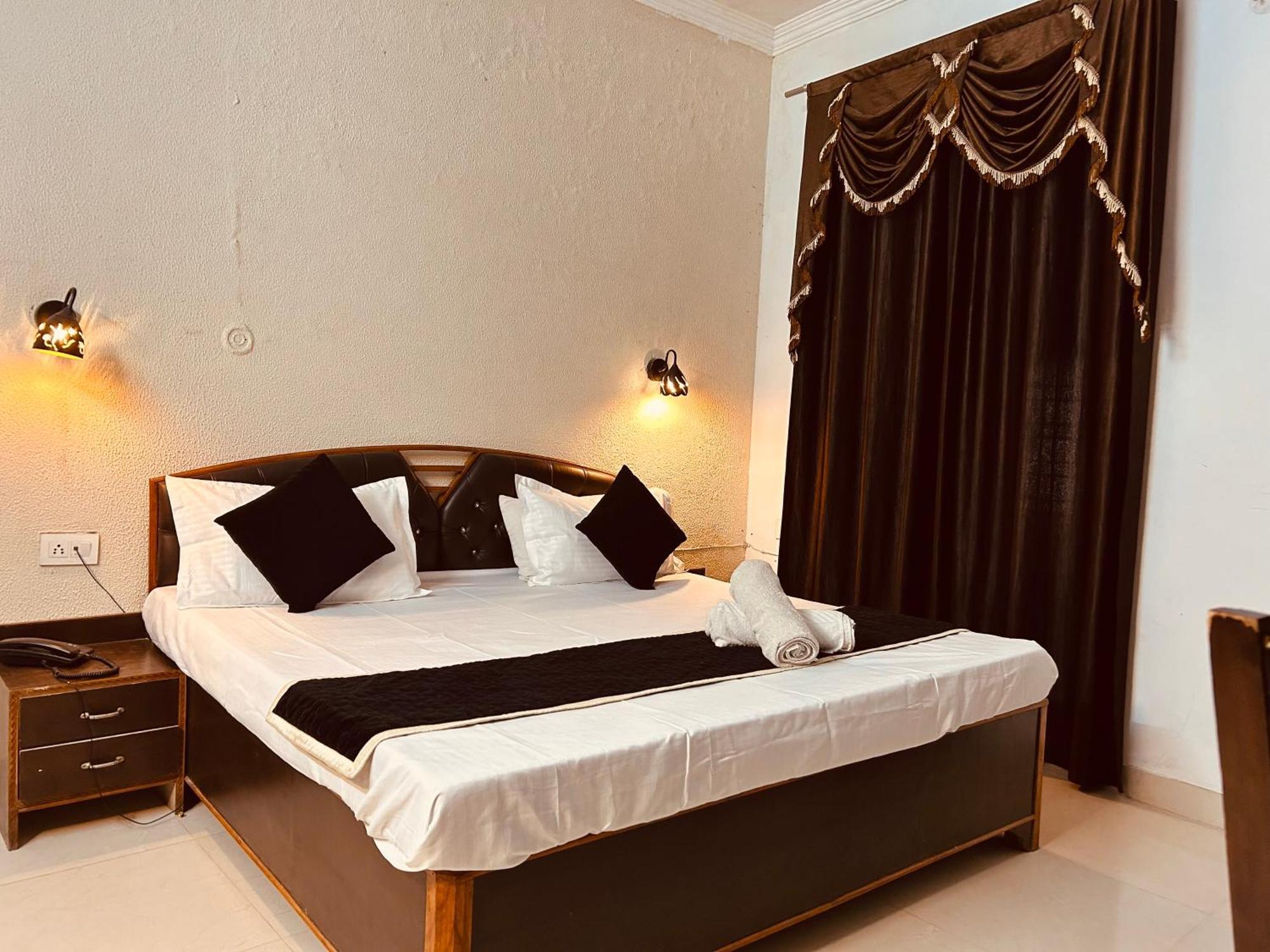 The For You Hotel & Restaurant Rishikesh Ngoại thất bức ảnh