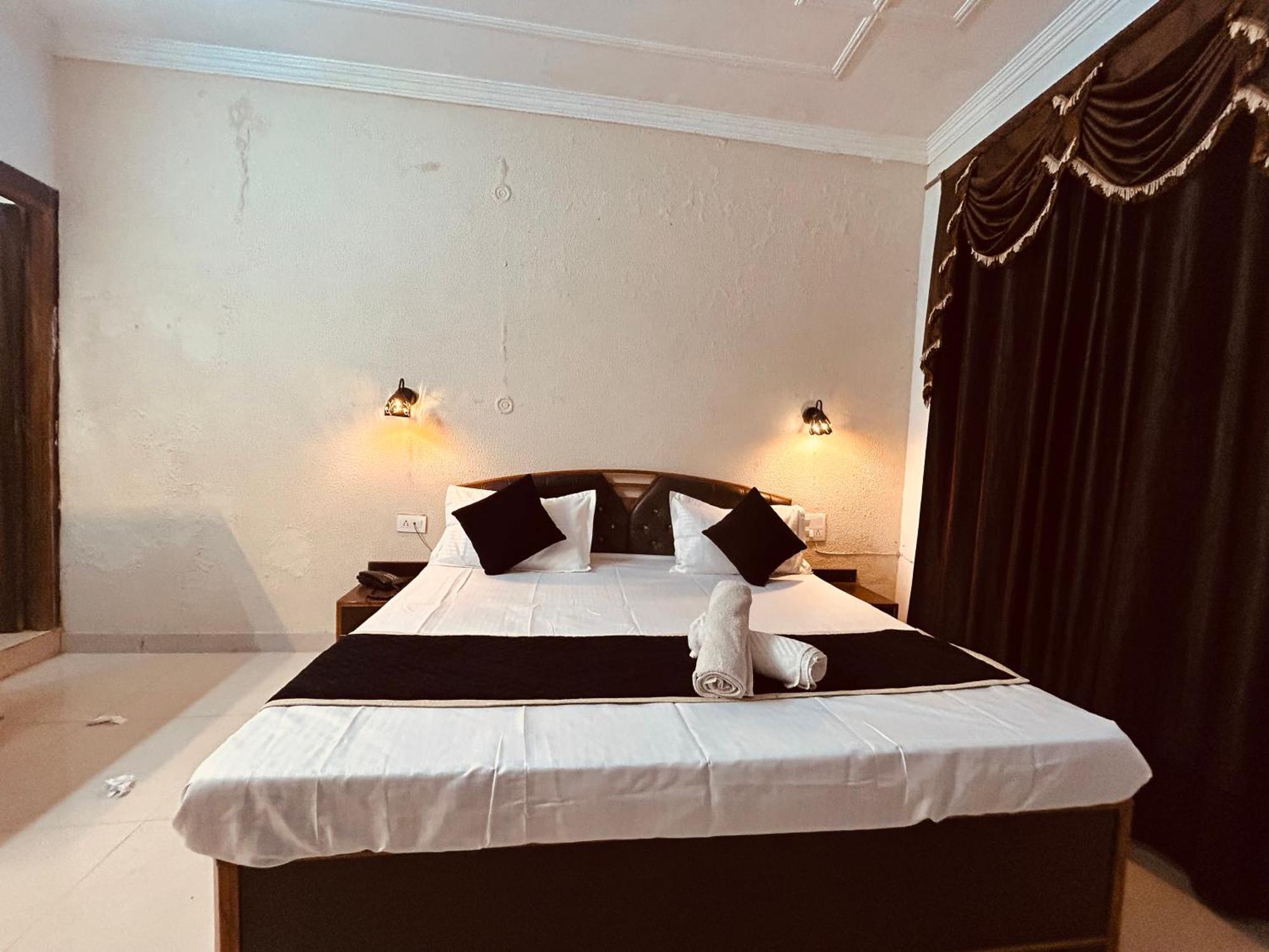 The For You Hotel & Restaurant Rishikesh Ngoại thất bức ảnh